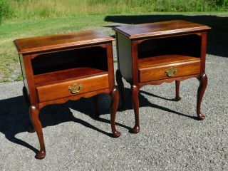 Pair Vintage Antique Oldtowne Solid Cherry By Statton Nightstands Side Tables