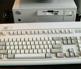Vintage Ibm Ps/2 Model 56 8556 3.  5” Floppy,  Keyboard,  Windows 3.  1