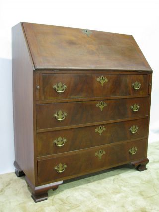 Early 19th Century American Chippendale Slantfront Mahogany Desk