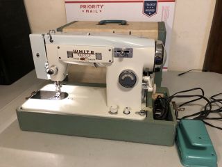 Vintage Zigzag Sewing Machine White Model 565 Portable Great In Case