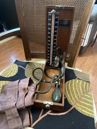 Antique Vintage Baumanometer Blood Pressure Monitor In Wooden Case By W.  A.  Baum