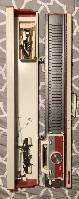 Brother Kh - 210 Vintage Home Knitting Machine W/ Metal Case And Accesories.