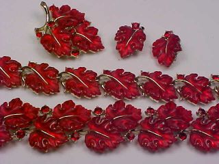 Vintage Lisner Molded Lucite/rhinestone Necklace/bracelet/earrings/brooch Set