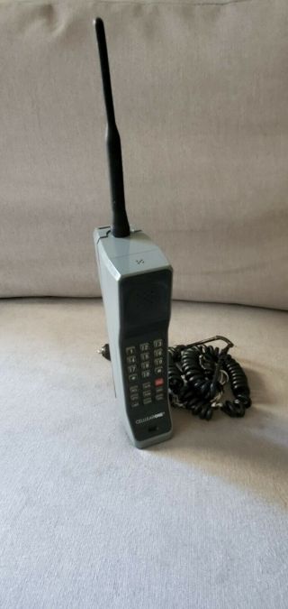 Motorola Vintage Dynatac 8000m Brick Cell Phone Model F09lfd8438ag