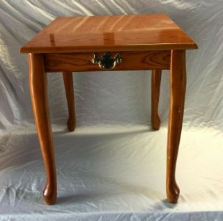 Vintage Queen Anne Style Oak Finish Wood End Side Table -