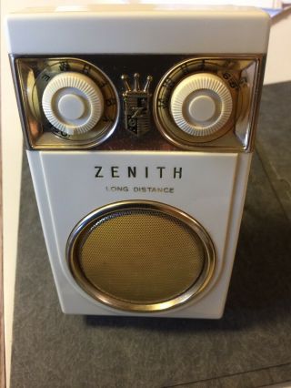 1958 Vintage Zenith " Royal 500 " Long Distance Transistor Radio - Case