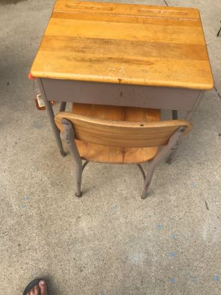 Mid Century Heywood Wakefield Child School Desk And Chair.  Lift Up Top.