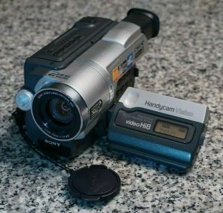VTG Sony Handycam CCD - TRV608 Video Hi8 Camcorder 20x W/ 2