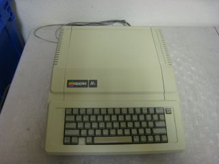 Vintage Apple Iie A2s2064 Computer U.  S.