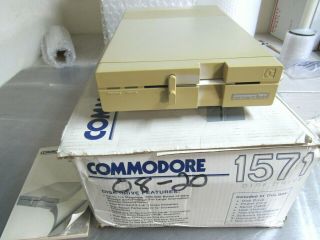 Vintage Commodore 1571 Disk Drive Aa1001236