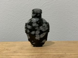 Vintage Antique Chinese Obsidian Snowflake Snuff Bottle Dragon Or Foo Dog Sides