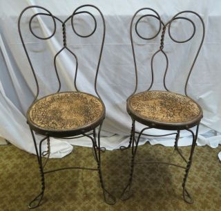 Set Of 2 Vintage Ice Cream Parlor Chairs Wrought Iron Twisted Heart Back Chippy