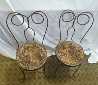 Set of 2 Vintage Ice Cream Parlor Chairs Wrought Iron Twisted Heart Back Chippy 3