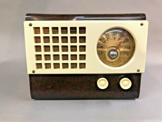 Vintage 1946 Emerson Model 520 Catalin Tube Radio