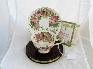 1991 Avon Mrs.  Albee Honor Society Tea Cup & Saucer W/wooden Display (a3 11)