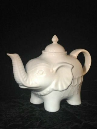Cordon Bleu Elephant Tea Pot - White Classic Ceramic 28 Oz.  Kitchen Household