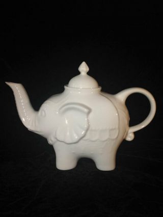 CORDON BLEU ELEPHANT TEA POT - White Classic Ceramic 28 oz.  Kitchen Household 3