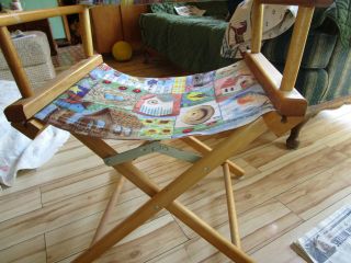 VINTAGE WOOD FOLDING DIRECTOR ' S CHAIR WITH BIRD AND NATURE SCENES 2