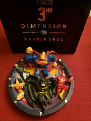 Warner Bros Justice League Collector Plate 3d Superman Batman Jla Statue Dc Wb