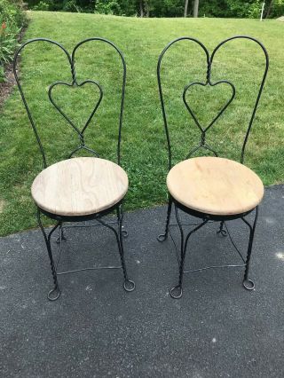 Set Of 2 Well Vintage Ice Cream Parlor Chairs Wrought Iron Twisted Heart