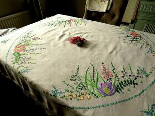 Vintage Hand Embroidered Tablecloth/ Flower Circle With Lilies