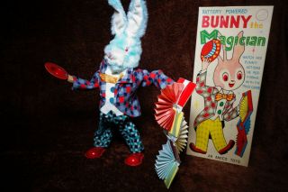 50s Alps Bunny The Magician Vintage Battery Operated Tin Toy Japan Boxed