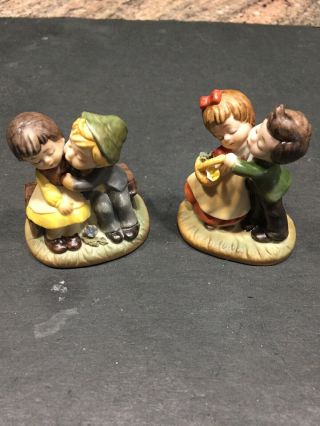 Vintage Enesco Kissing Couples Boy Girl Figurines Set Of 2 E1651