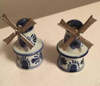 Vintage Holland Dutch Windmill Blue & White Ceramic Salt And Pepper Shakers 2.  5 "