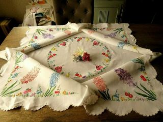 Vintage Hand Embroidered Tablecloth=exquisite Flower Circle & Blossom