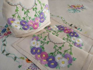 Exquisite Vtg Hand Embroidered Linen Tray Cloth & Tea Cosy Fairistytch Daisies