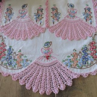 Lovely Vintage So Belles Dresser Scarf Set Runner Doilies Crochet Lace Dresses