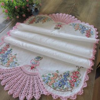 Lovely Vintage So Belles Dresser Scarf Set Runner Doilies Crochet Lace Dresses 3