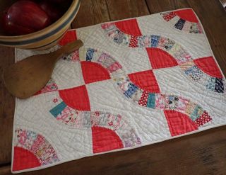 Sweet Vintage Cottage Home Red Fan Table Doll Quilt 20x13