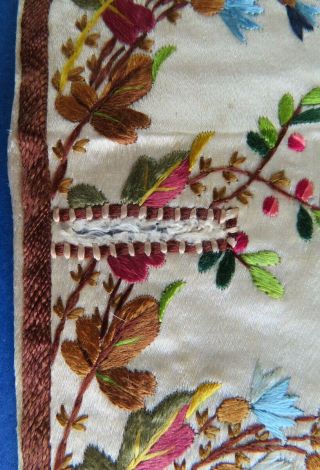 AN 18TH CENTURY HAND EMBROIDERED SILK PANEL FROM A GENTLEMAN ' S WAISTCOAT 3