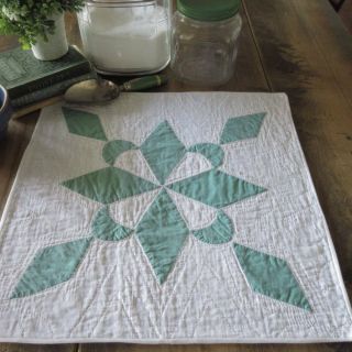 Exquisite French Star Vintage 30s Green & White Doll Or Table Quilt 16x16