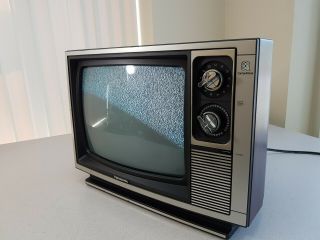 Vintage Panasonic CT - 3003 CRT Color TV Television Wood Grain Retro Good Cond 2