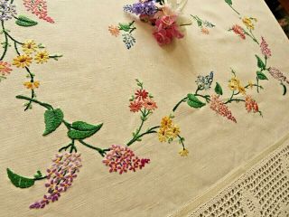 VINTAGE HAND EMBROIDERED TABLECLOTH - CIRCLE OF FLOWERS 3