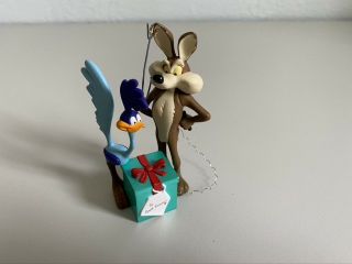 Vintage Hallmark " Road Runner And Wile E.  Coyote " Looney Tunes Ornament 1994