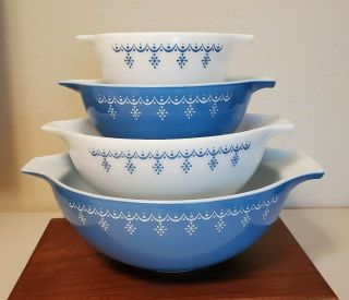 Vintage Pyrex Snowflake Garland Cinderella Nesting Mixing Bowls,  Complete Set
