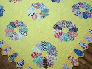 Vintage Summer Cottage Yellow Dresden Plate Quilt 90x84 Lovely Feedsacks