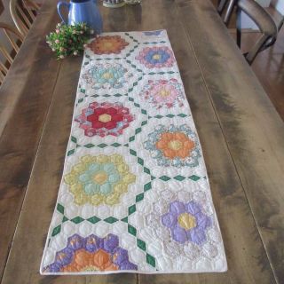 Sweet Cottage Home Vintage Flower Garden Table Quilt Runner 44x15 1/2 "