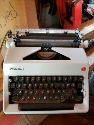 Vtg 1970s Olympia Deluxe Sm9 Portable Typewriter With Hard Case