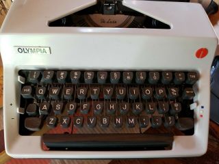 VTG 1970s Olympia Deluxe SM9 Portable Typewriter With Hard Case 2