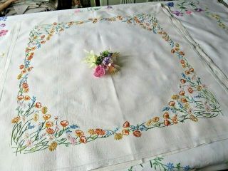 VINTAGE HAND EMBROIDERED TABLECLOTH - CIRCLE OF TINY FLOWERS 3