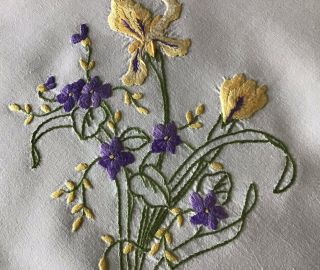 VINTAGE HAND EMBROIDERED TABLECLOTH IRISES & VIOLETS LACE TRIM 2