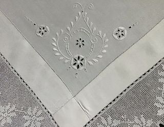 GORGEOUS ANTIQUE IRISH LINEN TABLECLOTH HAND EMBROIDERED WHITEWORK/DEEP LACE. 2