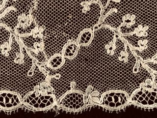 19th C.  handmade Mechlin bobbin lace edging - trailing floral design 3
