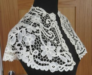A Victorian Bruge Flower Lace Shawl Collar