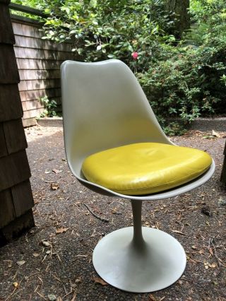 Vintage Knoll Saarinen Tulip Chairs