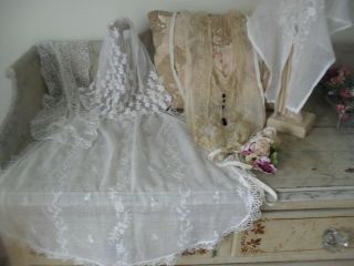 Good Selection Of Antique Lace Bodice,  Collar Etc.